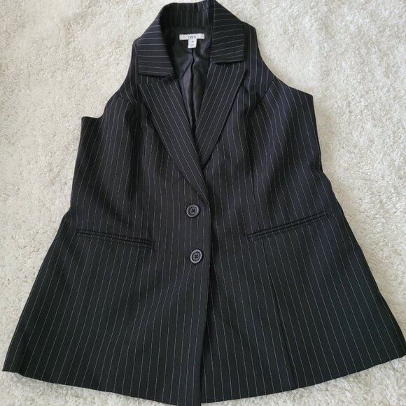 Bar III striped vest petite pantsuit. Pants are size 2P and vest is petite small - Picture 2 of 9